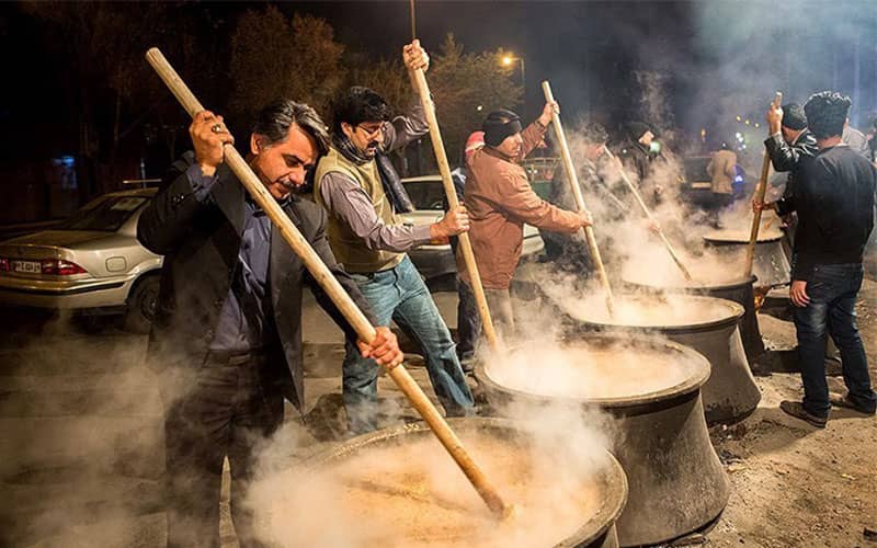 پخت آش گندم فرایندی دشوار و زمان بر دارد و معمولا به صورت دسته جمعی انجام می گیرد_27